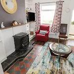 7 Aikenhead Terrace *