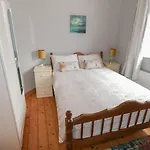 7 Aikenhead Terrace *