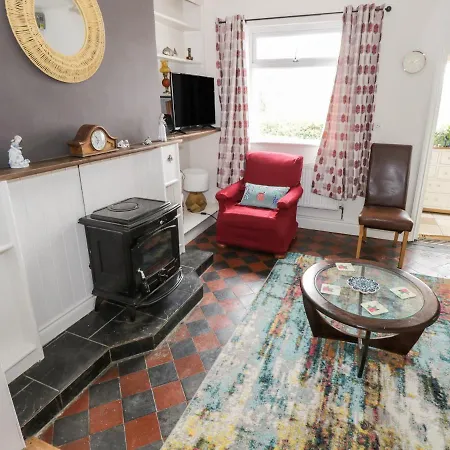 7 Aikenhead Terrace *