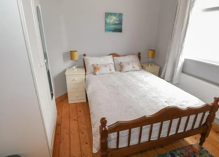 7 Aikenhead Terrace *